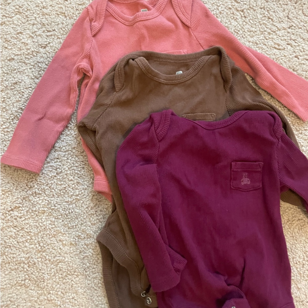 Lot of 3 gap ribbed onesies